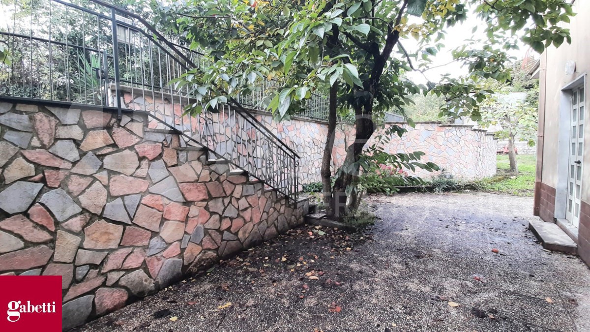 Casa indipendente con giardino a Teano
