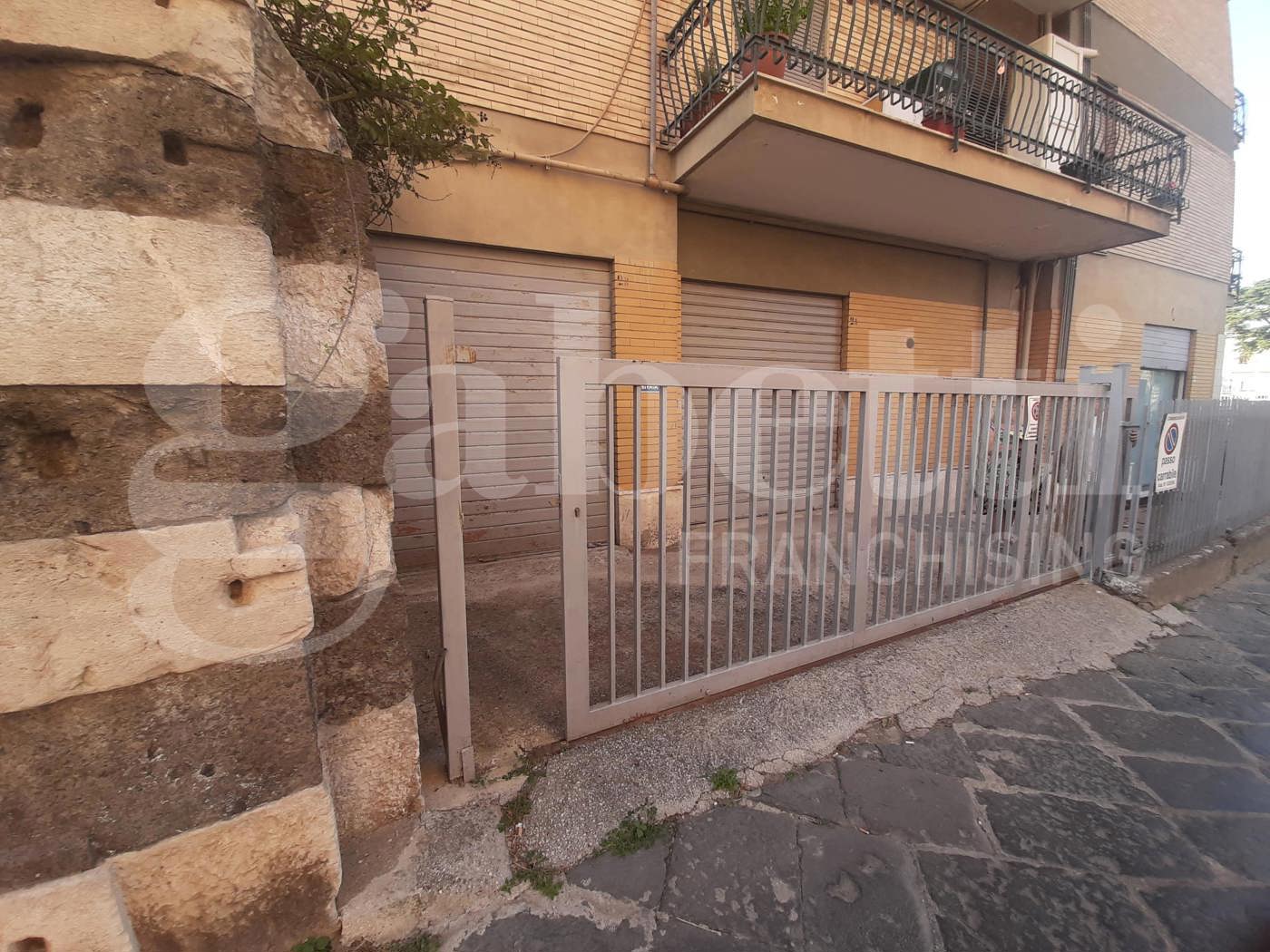 Box/Garage 46mq in vendita a Capua