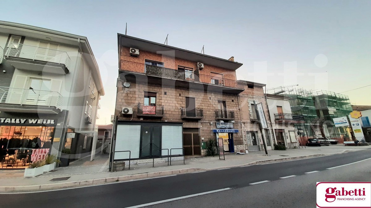 Stabile/Palazzo in vendita a Vairano Patenora