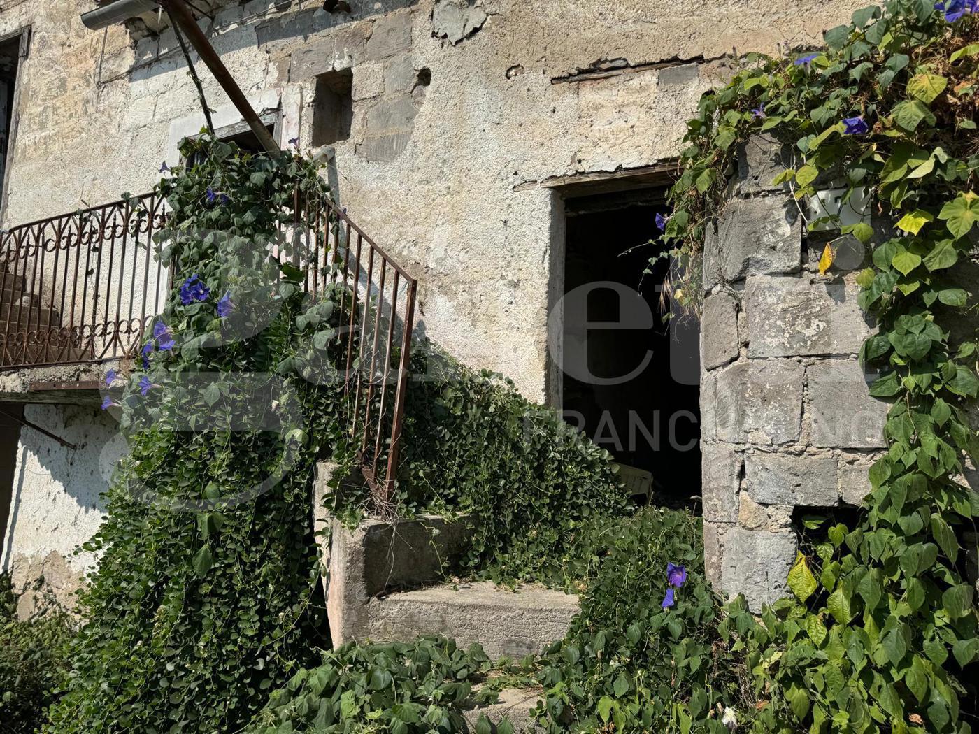 Rustico con giardino a Teano