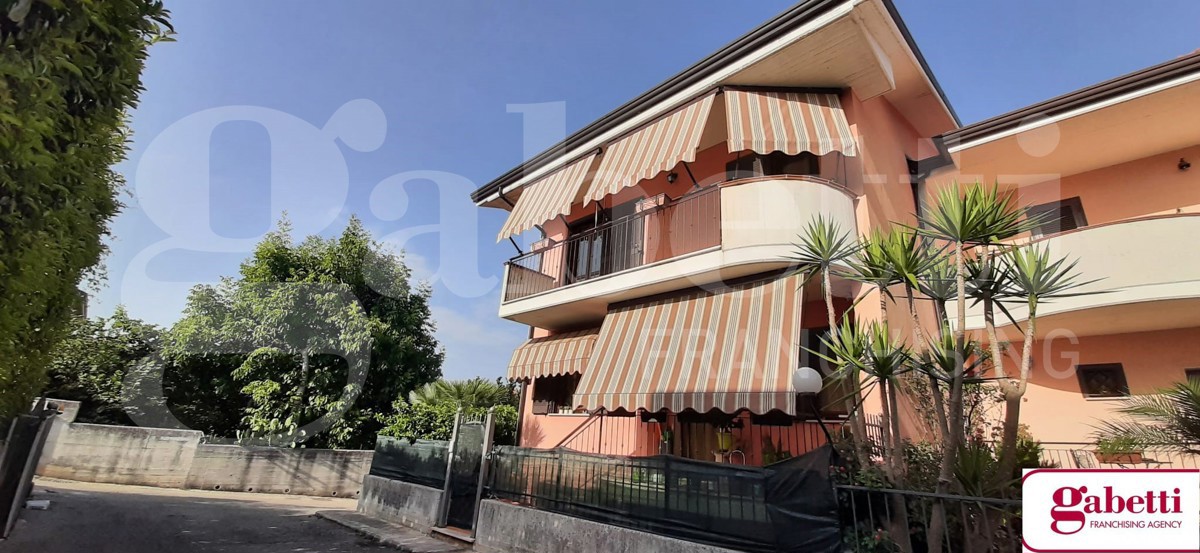 Villa con giardino a Teano