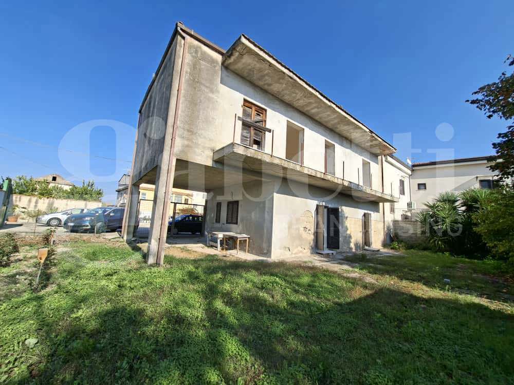 Casa indipendente con giardino a Capua