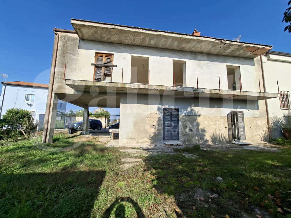 Casa indipendente con giardino a Capua