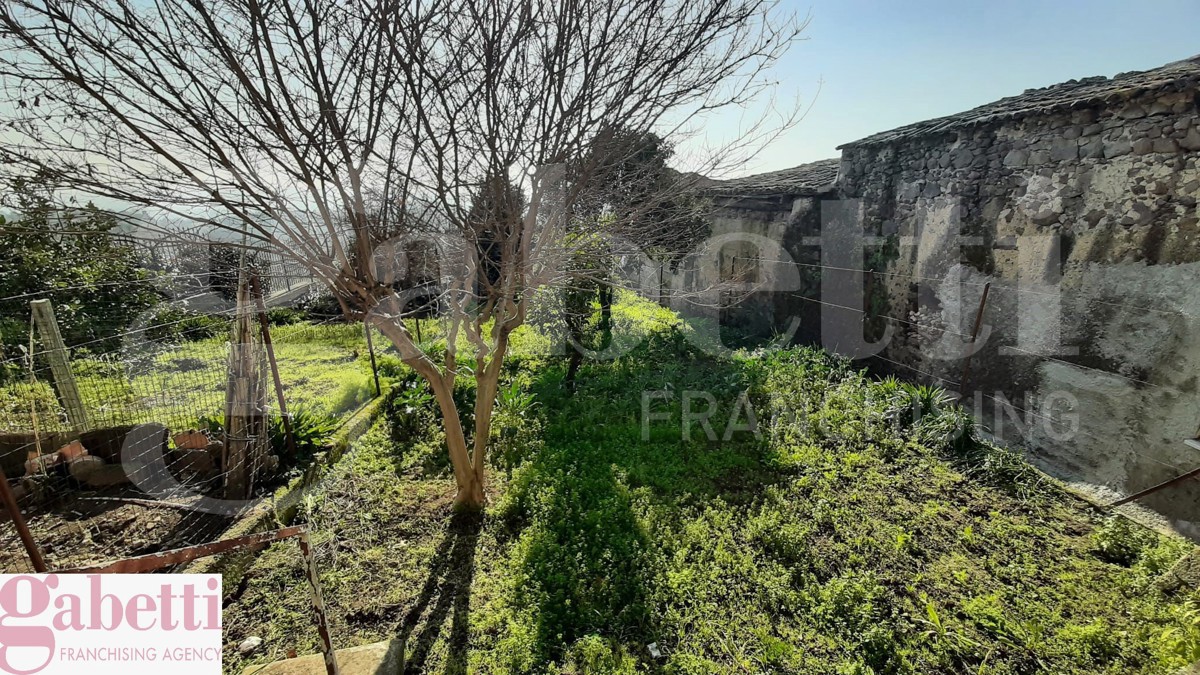 Rustico con giardino a Teano