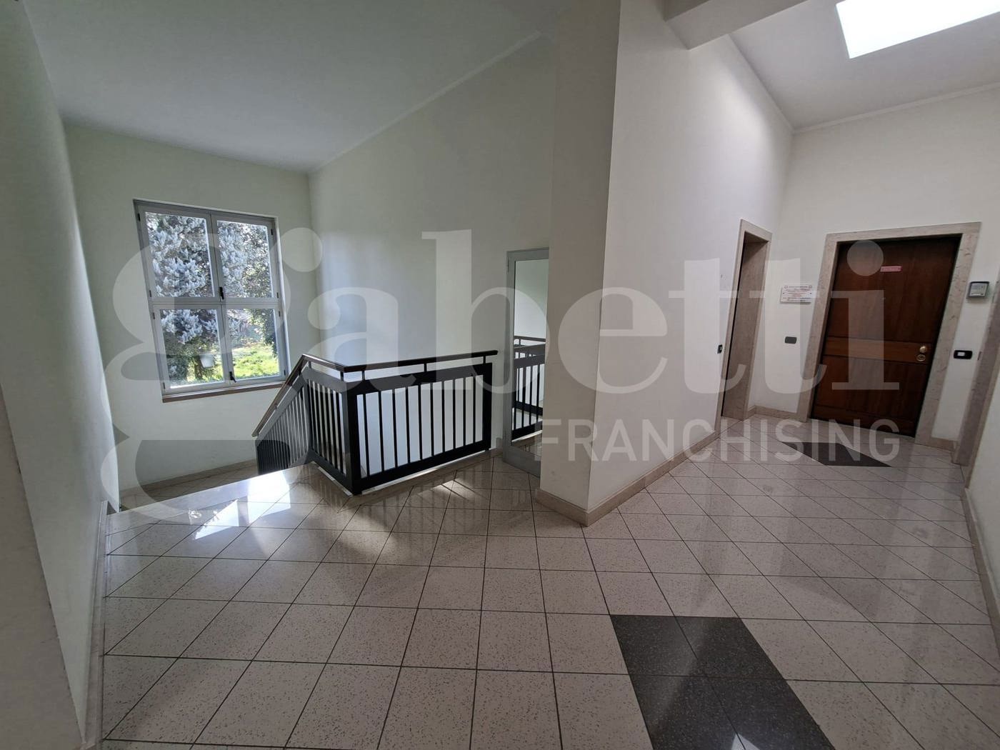 Ufficio con box a Caianello