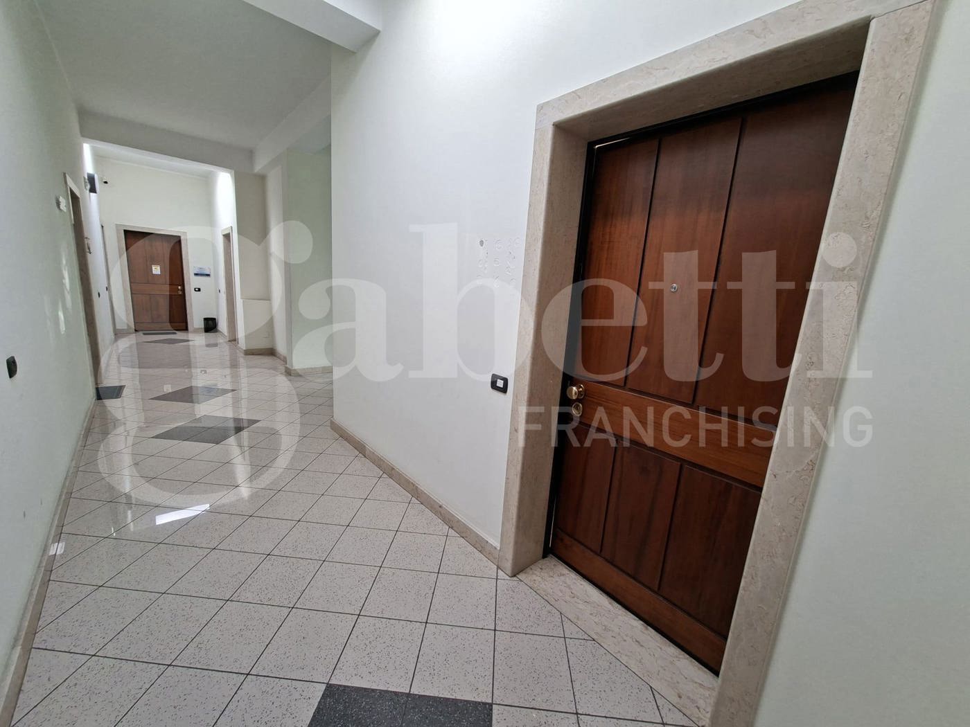 Ufficio con box a Caianello