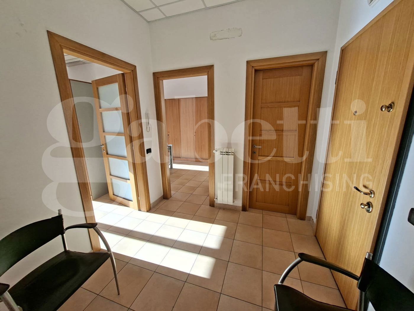 Ufficio con box a Caianello