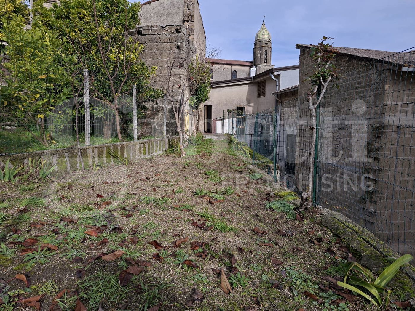 Casa indipendente con giardino a Marzano Appio