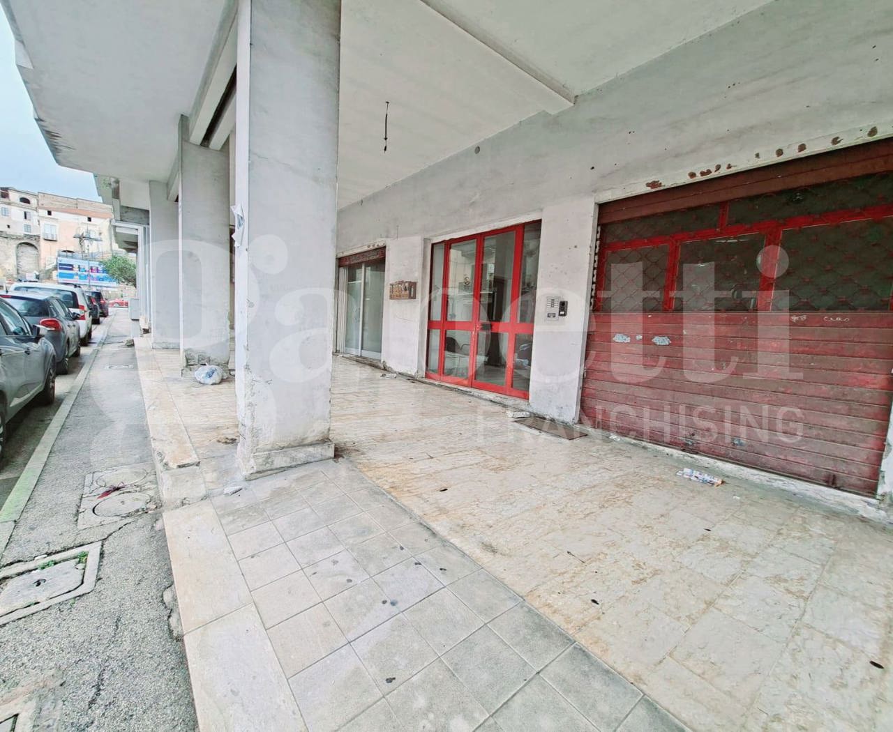 Negozio in vendita a Teano