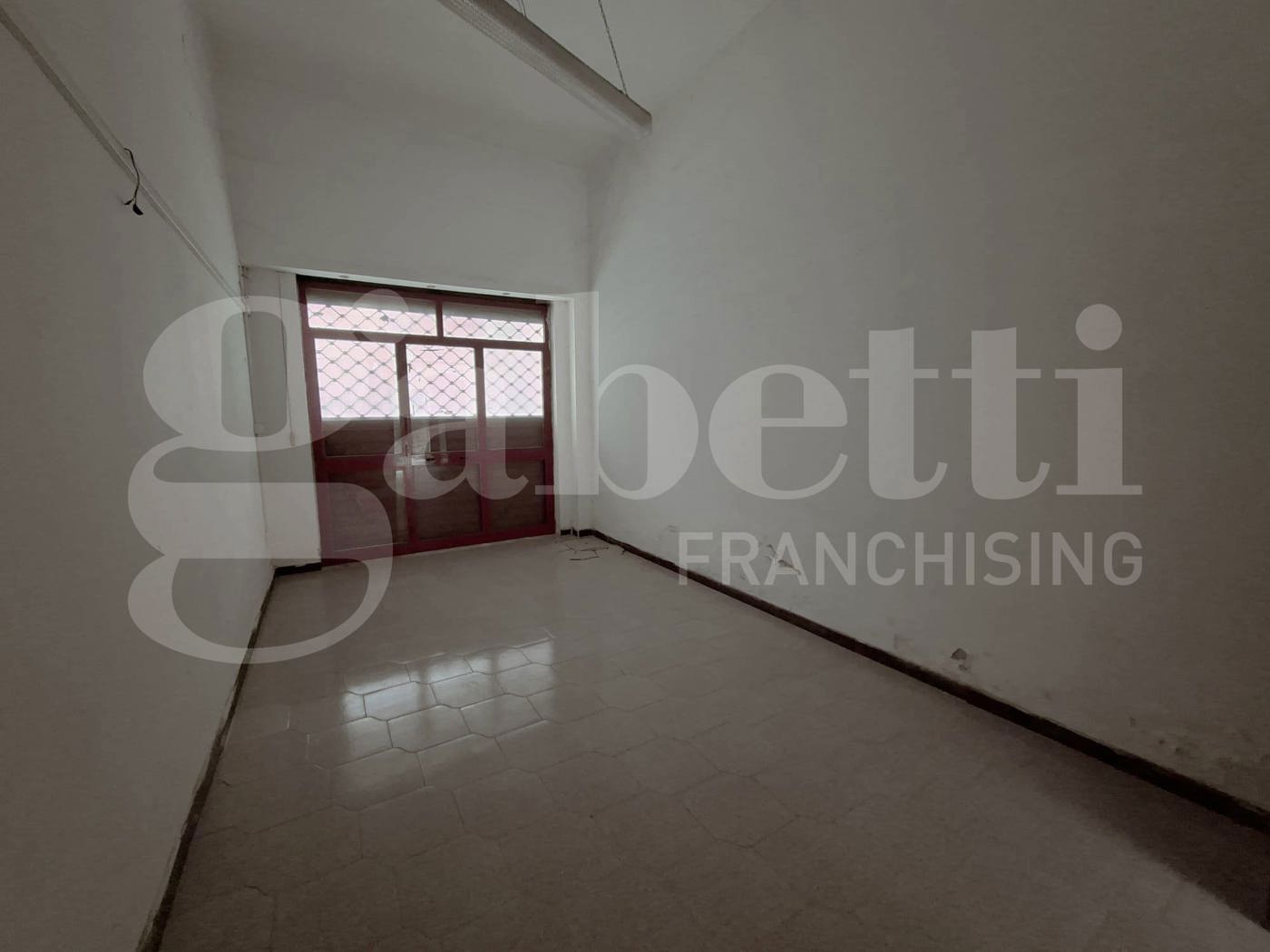 Negozio in vendita a Teano