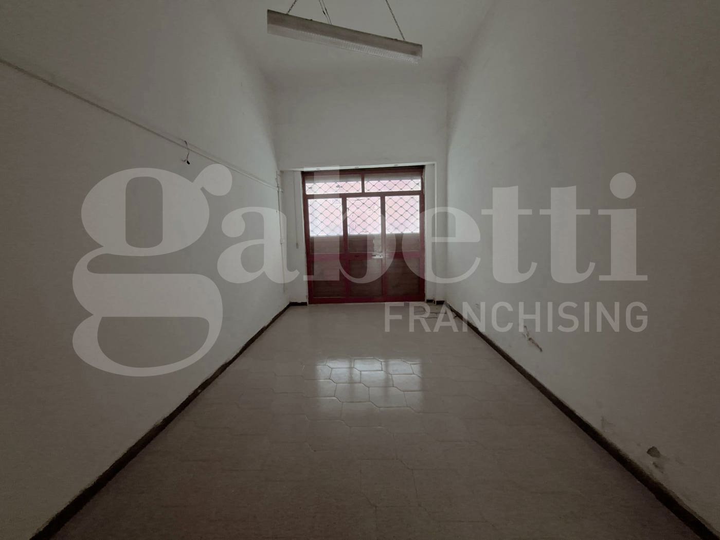 Negozio in vendita a Teano