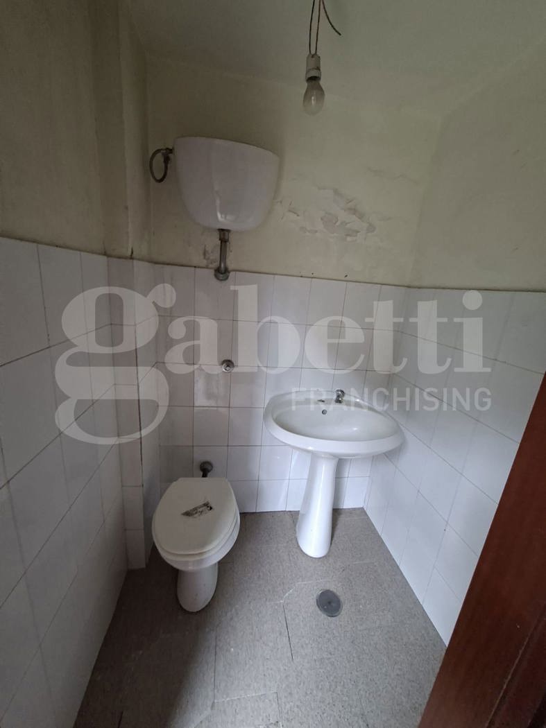 Negozio in vendita a Teano