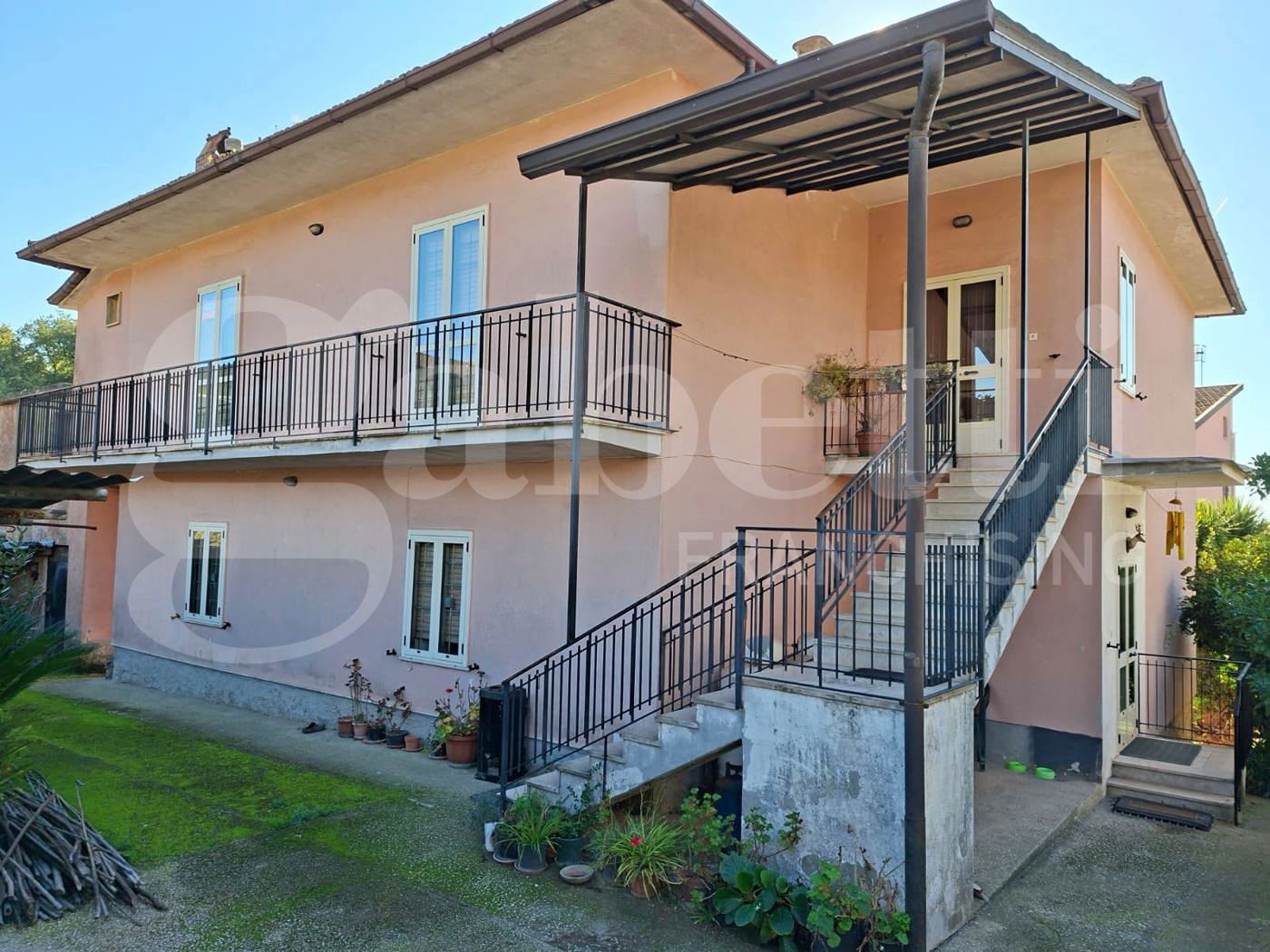 Casa indipendente con giardino a Teano