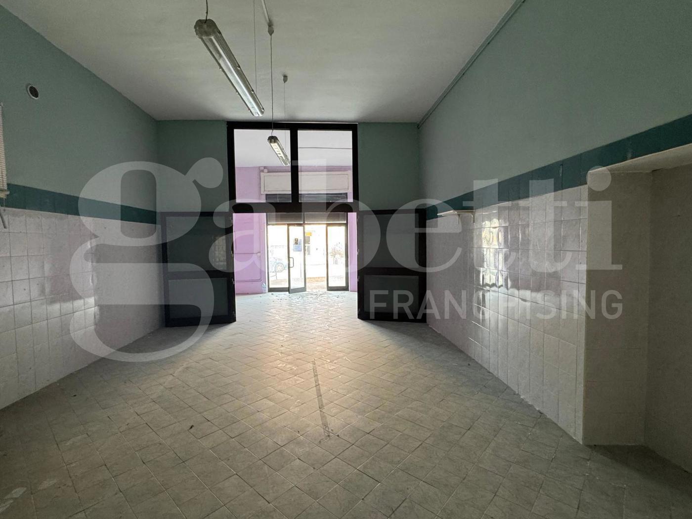 Negozio in vendita a San Prisco