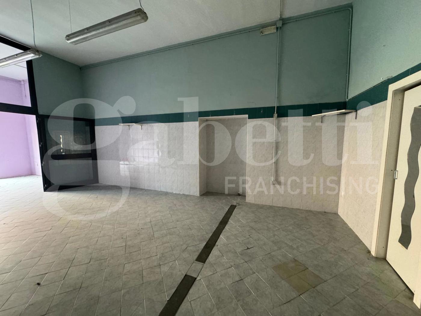 Negozio in vendita a San Prisco