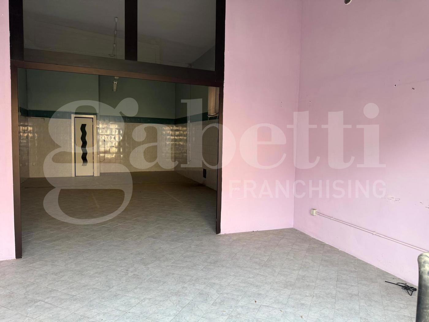 Negozio in vendita a San Prisco