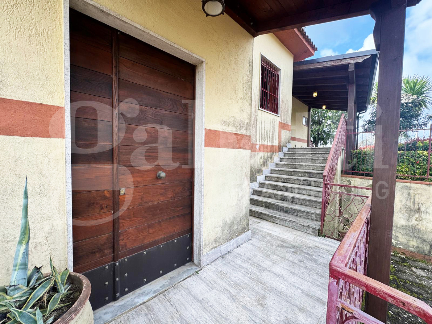 Villa con giardino a Castel di Sasso