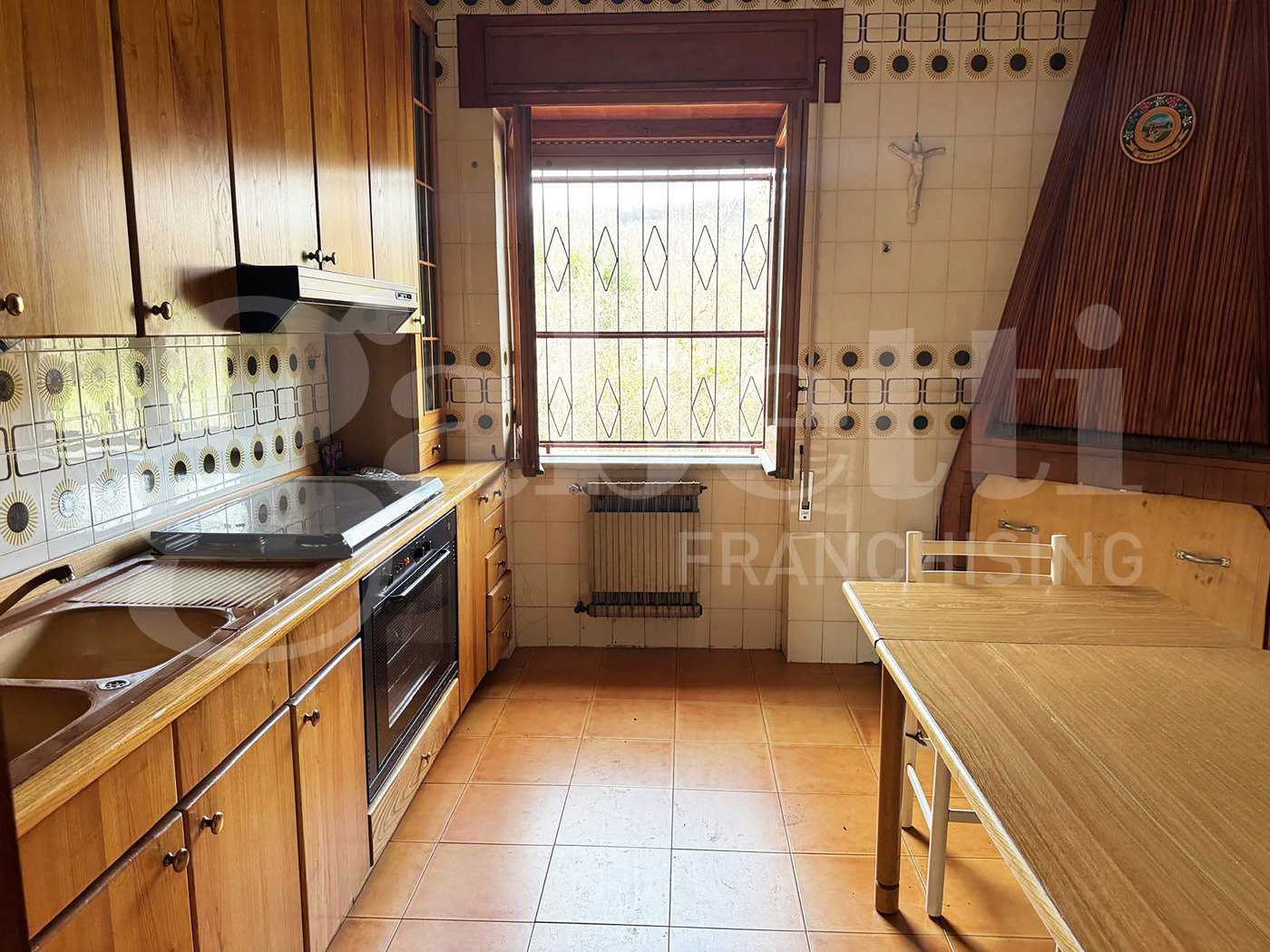 Villa con giardino a Castel di Sasso