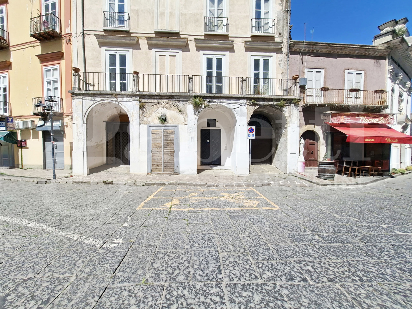 Negozio in vendita a Teano