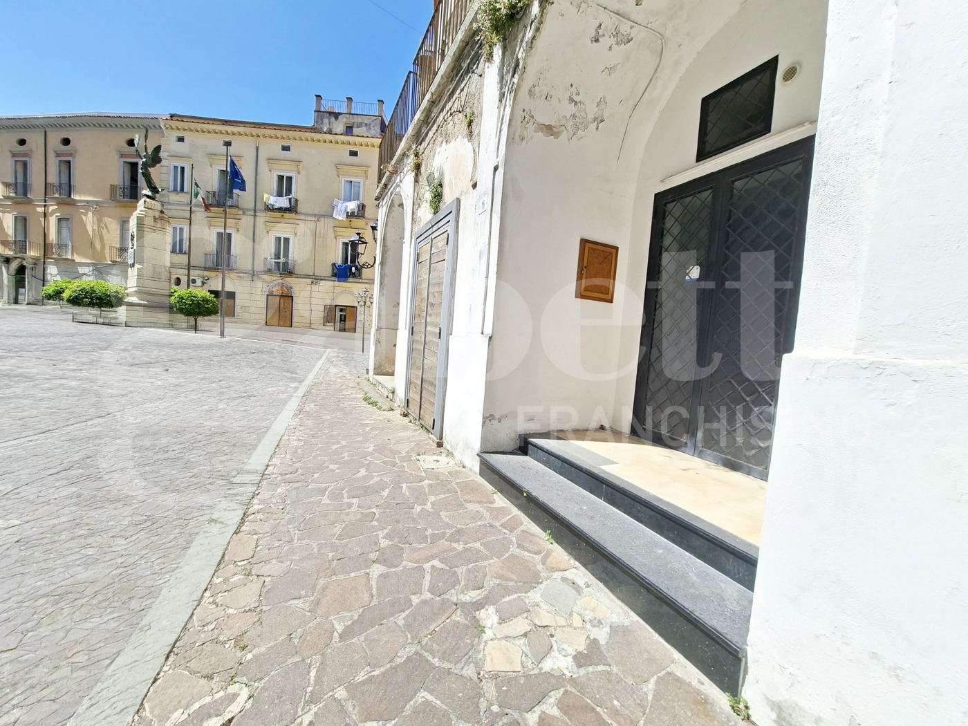 Negozio in vendita a Teano