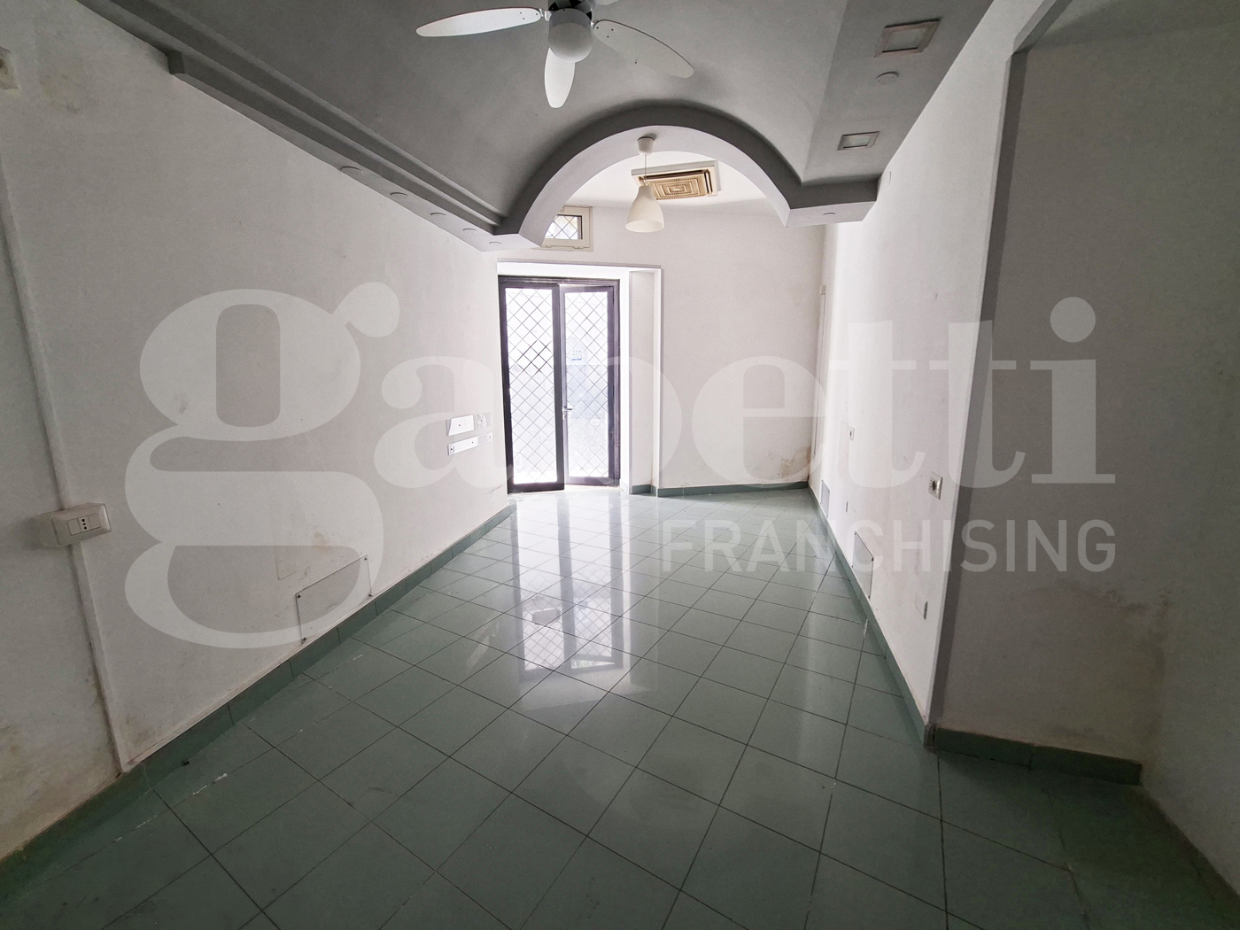 Negozio in vendita a Teano