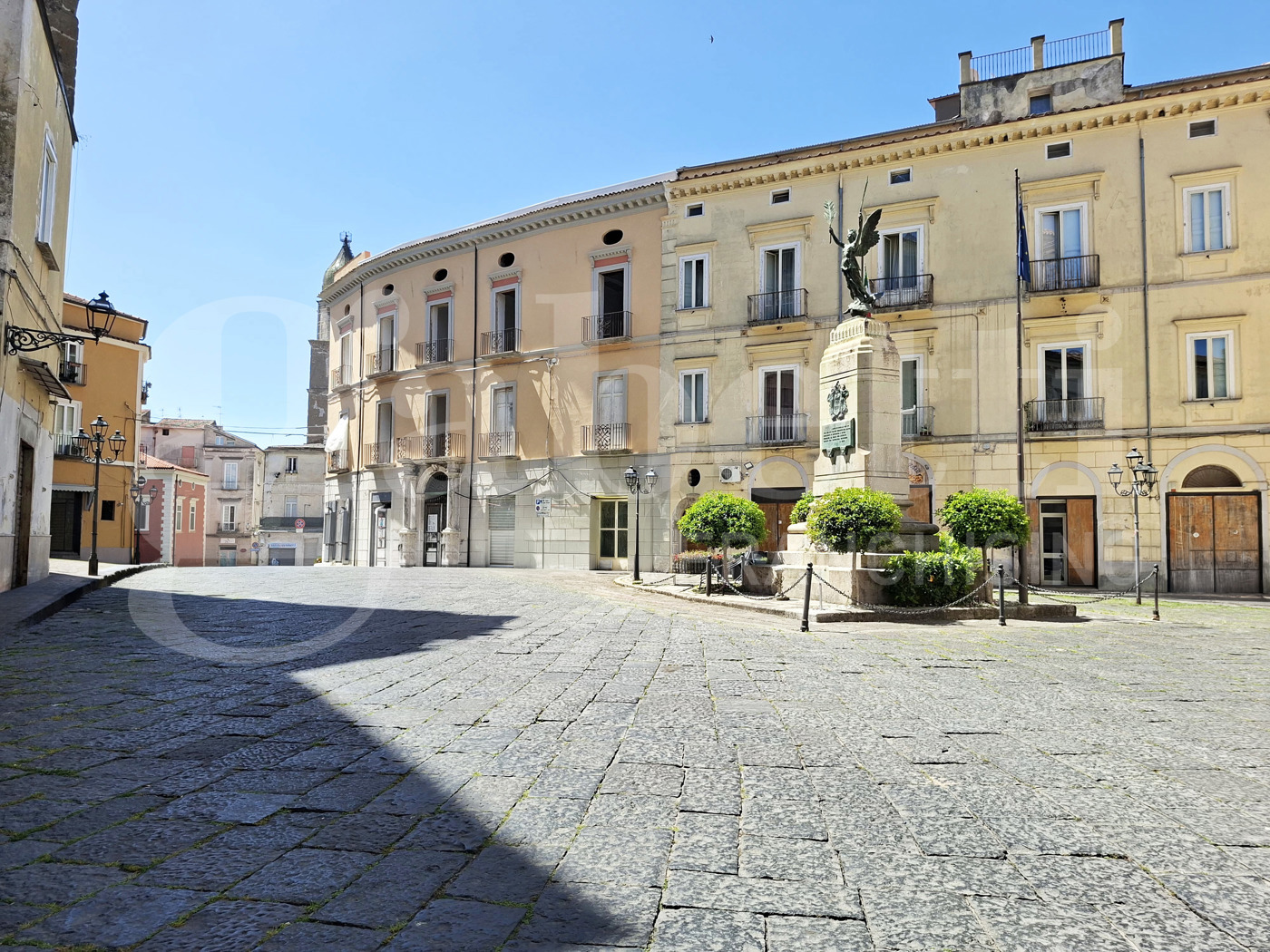 Negozio in vendita a Teano