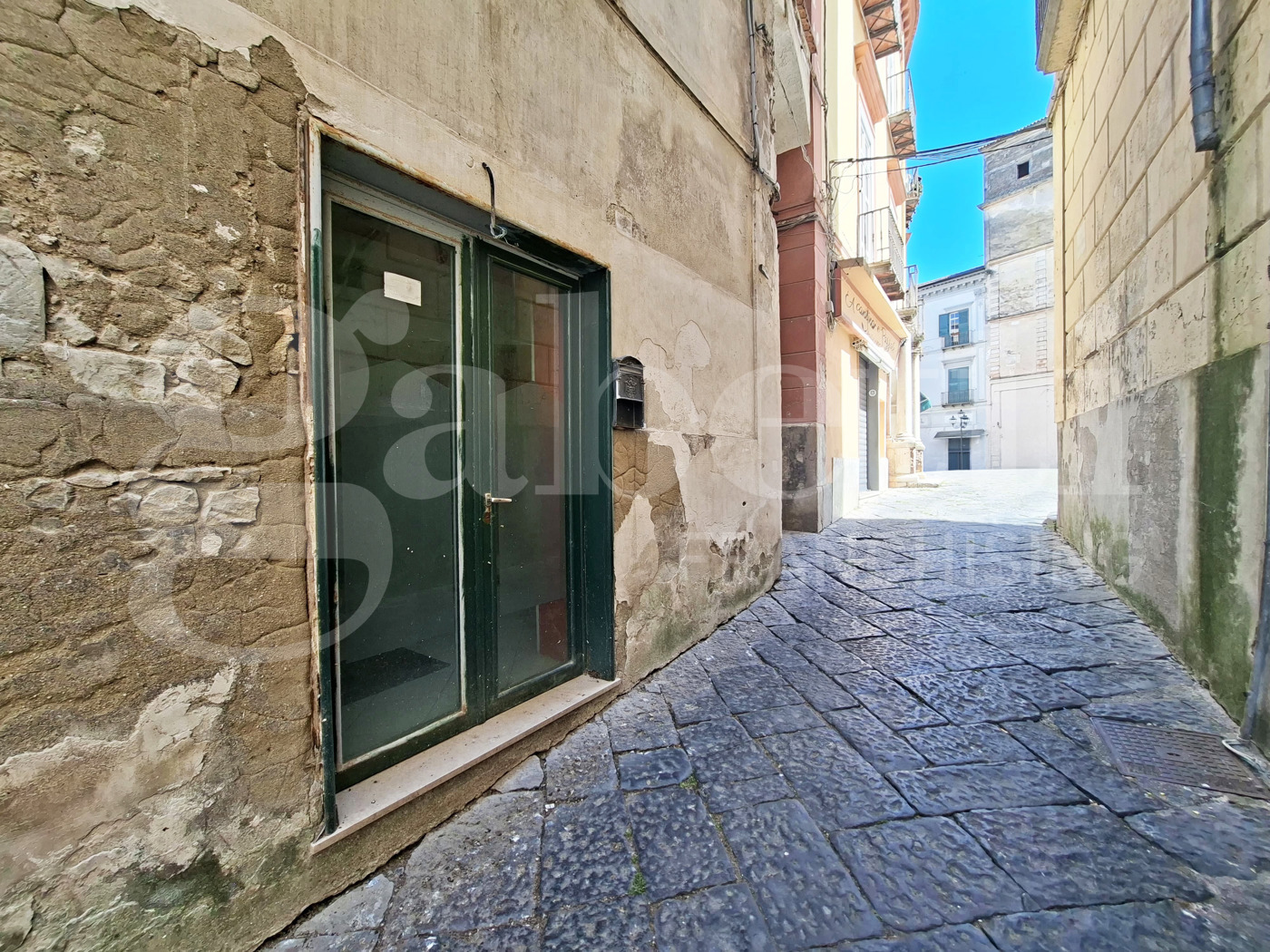 Negozio in vendita a Teano