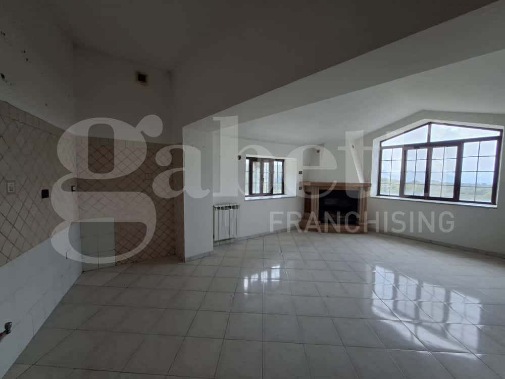 Casa indipendente con giardino a Teano