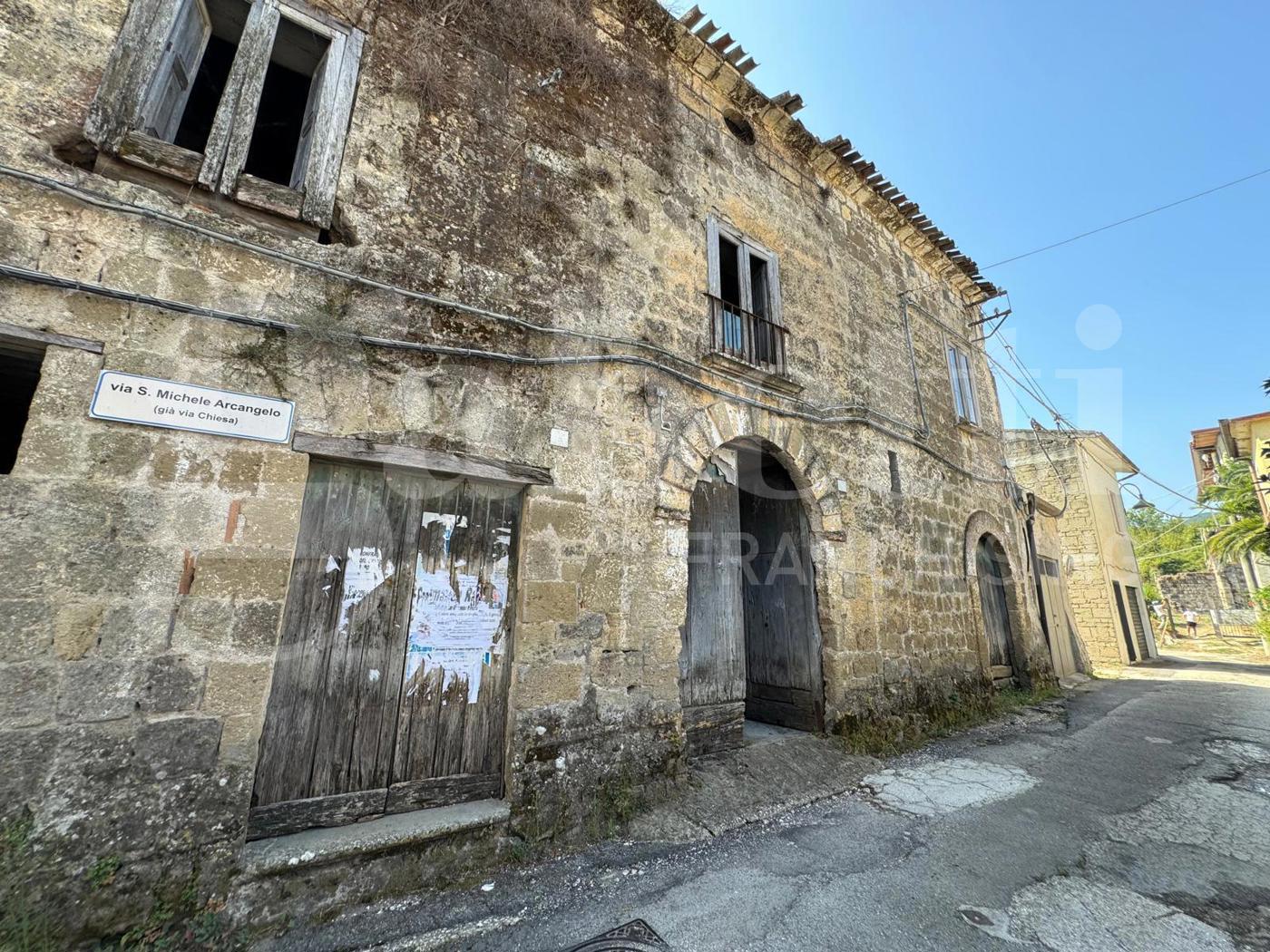 Rustico con giardino a Teano