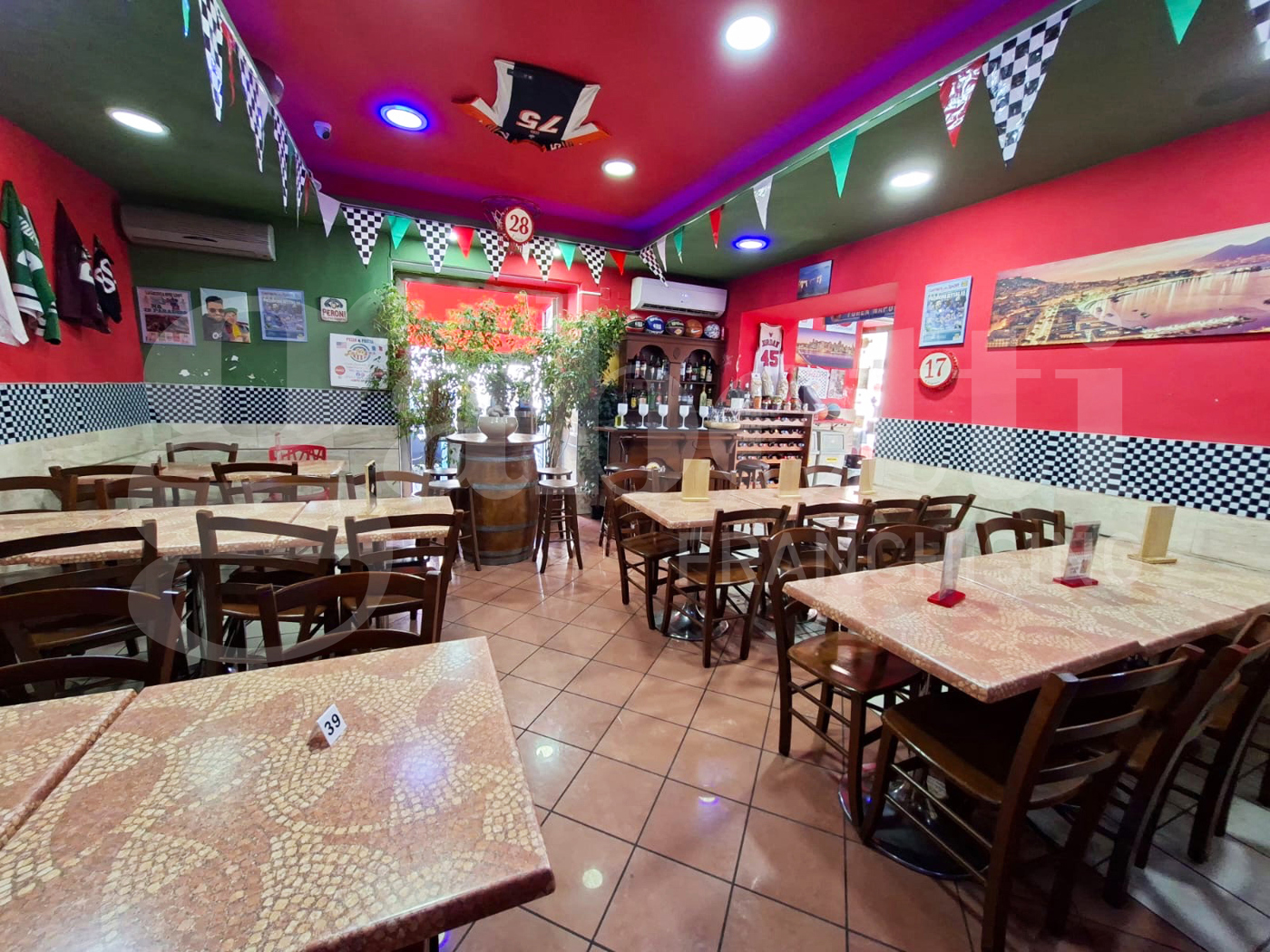 Attivit� commerciale Ristorante e pizzeria in vendita a Santa Maria Capua Vetere