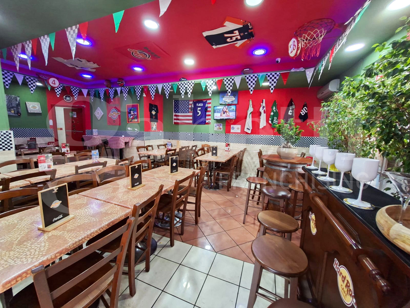 Attivit� commerciale Ristorante e pizzeria in vendita a Santa Maria Capua Vetere