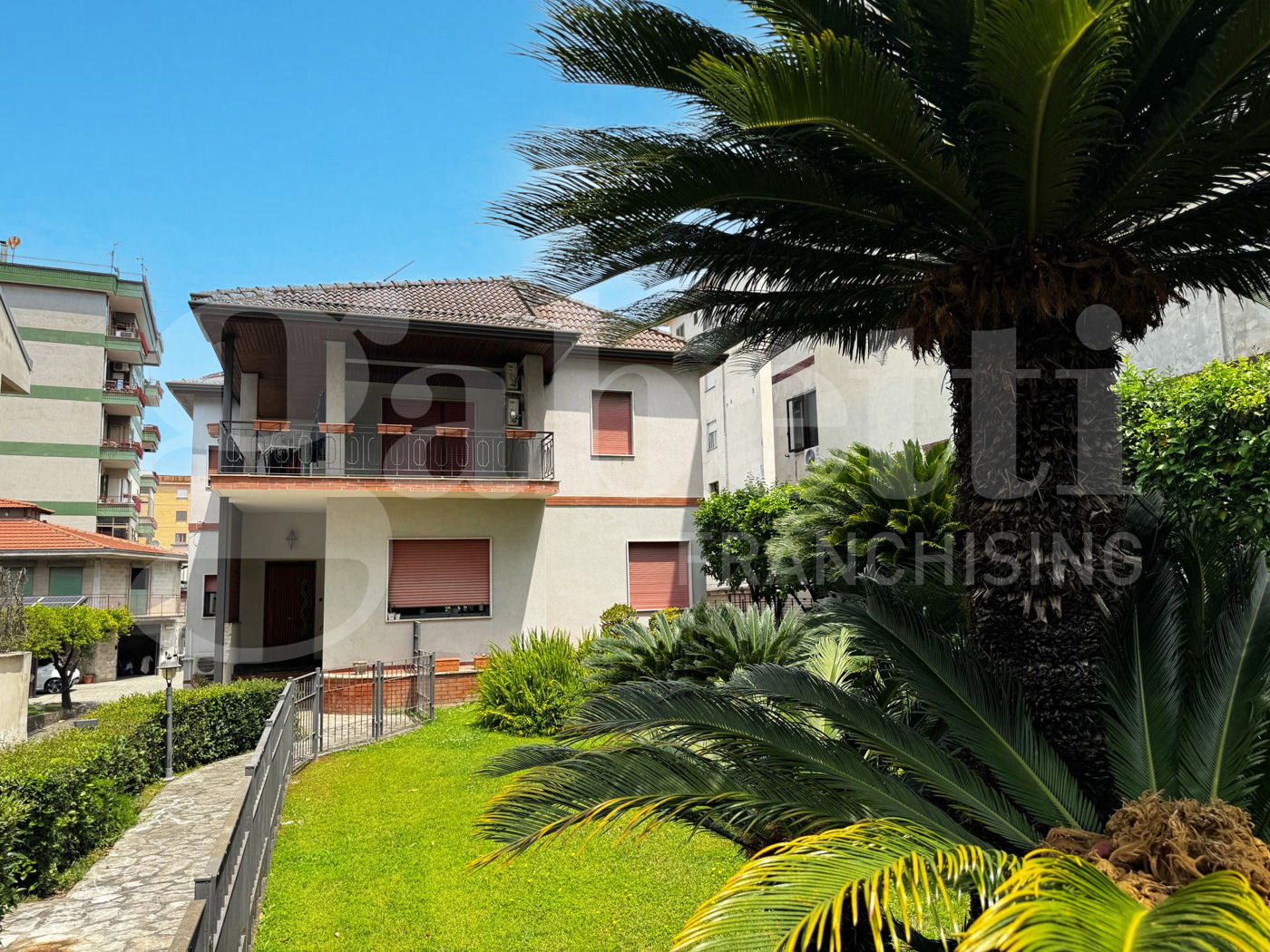 Villa Bifamiliare con giardino a Santa Maria Capua Vetere