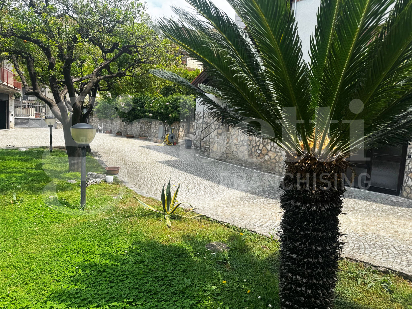 Villa Bifamiliare con giardino a Santa Maria Capua Vetere