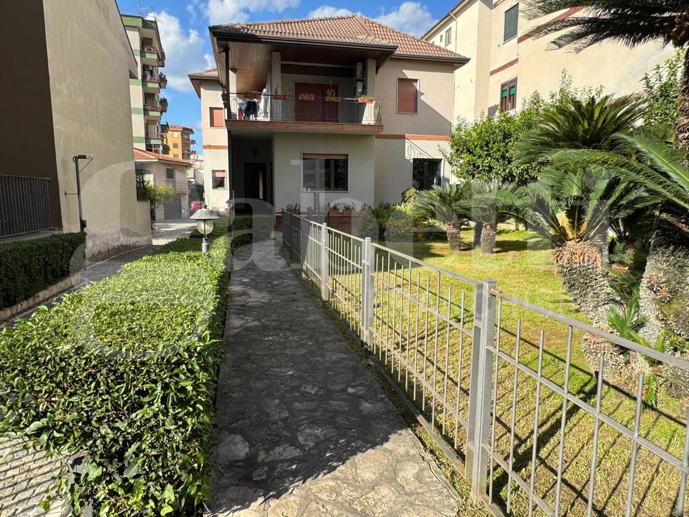 Villa Bifamiliare con giardino a Santa Maria Capua Vetere