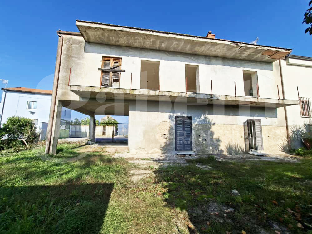Casa indipendente con giardino a Capua