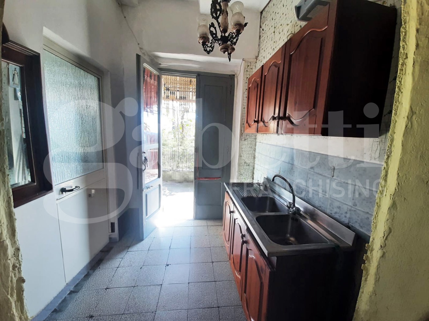 Casa indipendente da ristrutturare a Teano