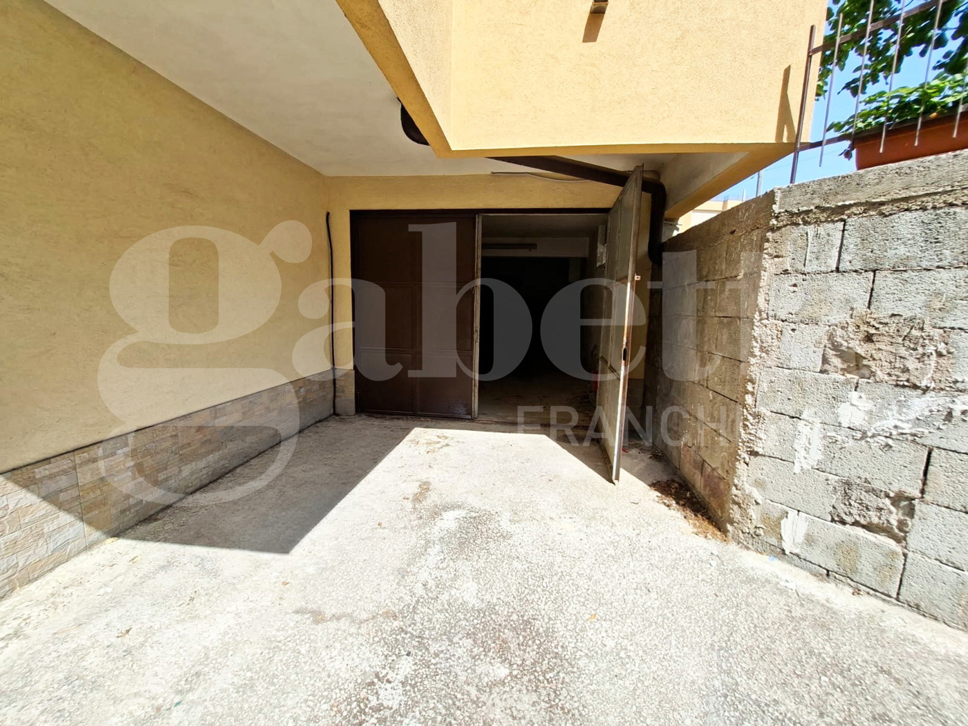 Box/Garage 132mq in vendita a Teano
