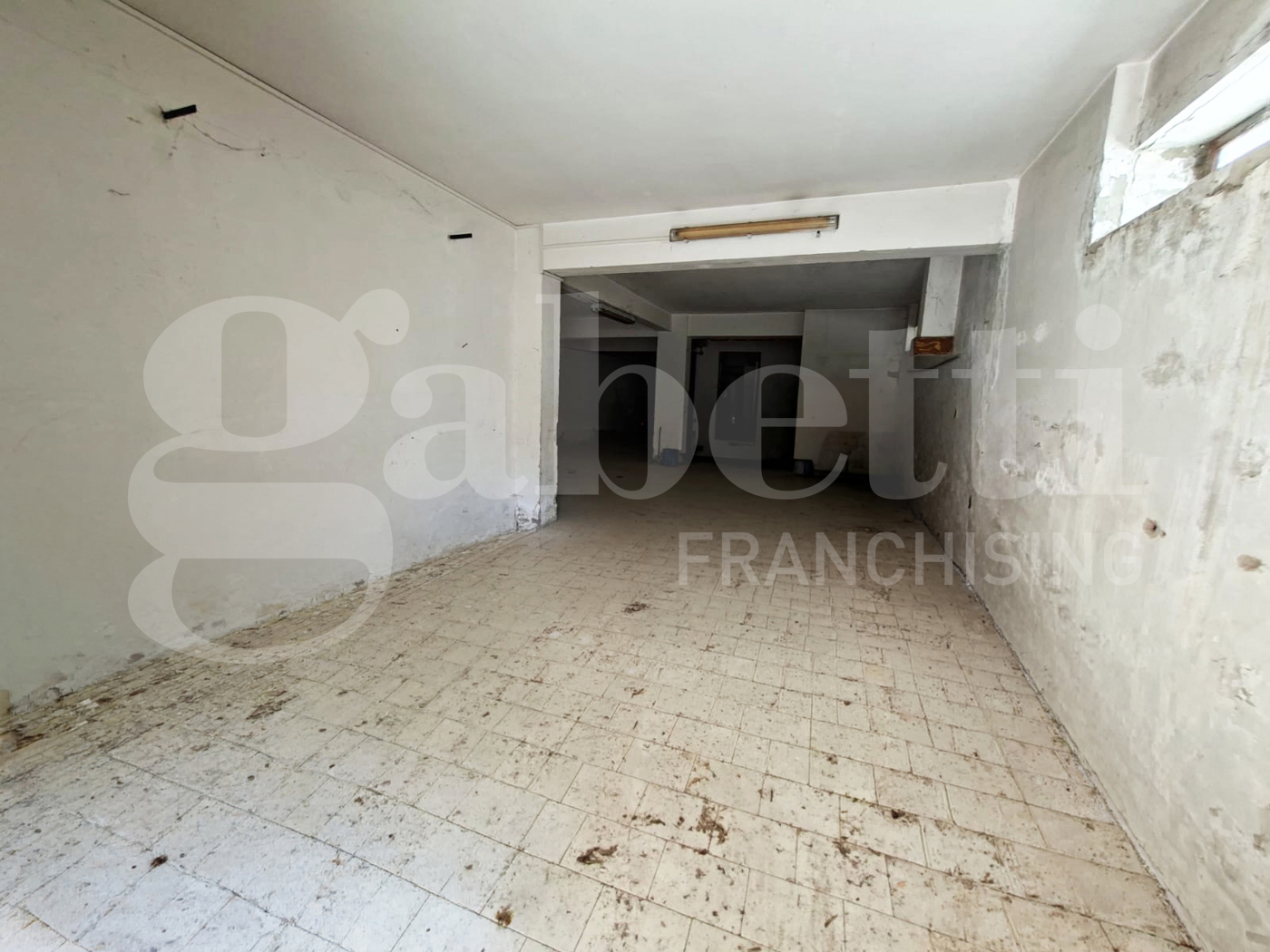 Box/Garage 132mq in vendita a Teano