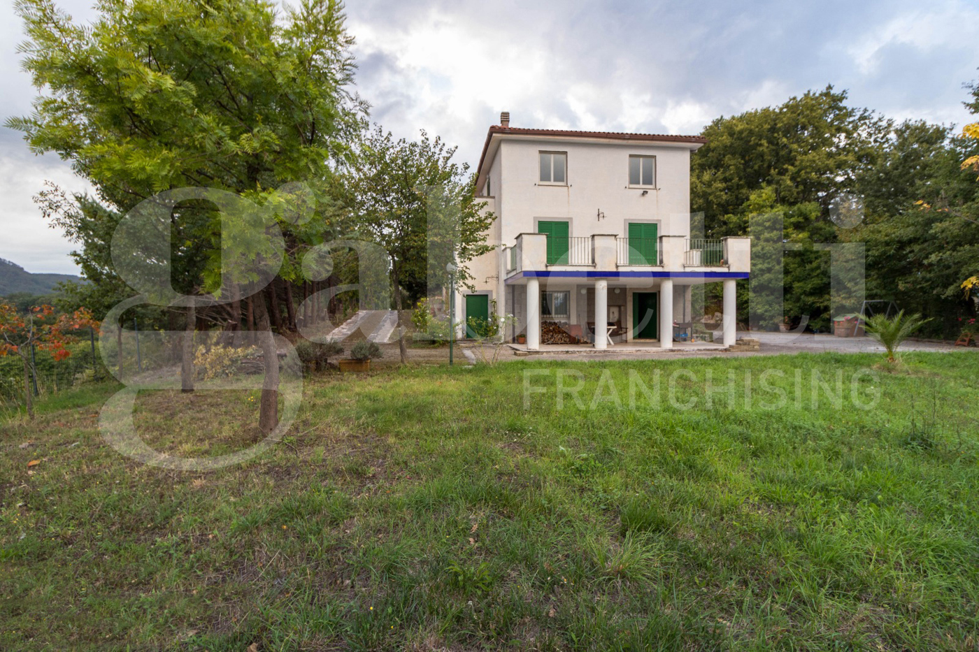 Casa indipendente con giardino a Teano