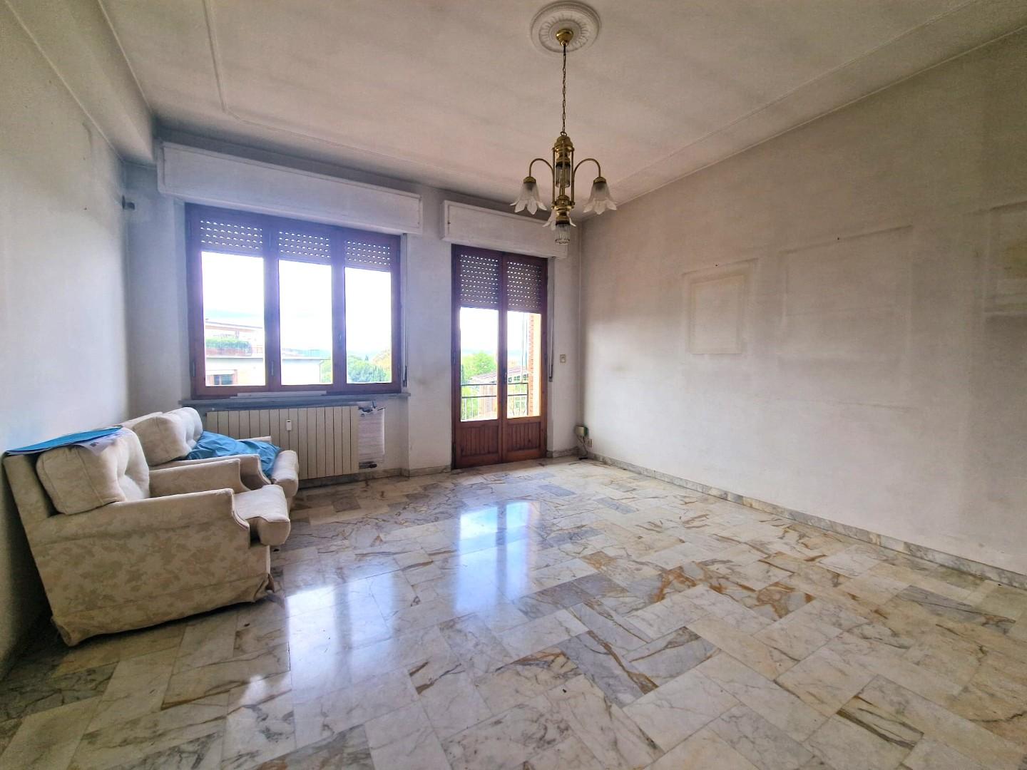 Attico con terrazzo, Siena uncinello