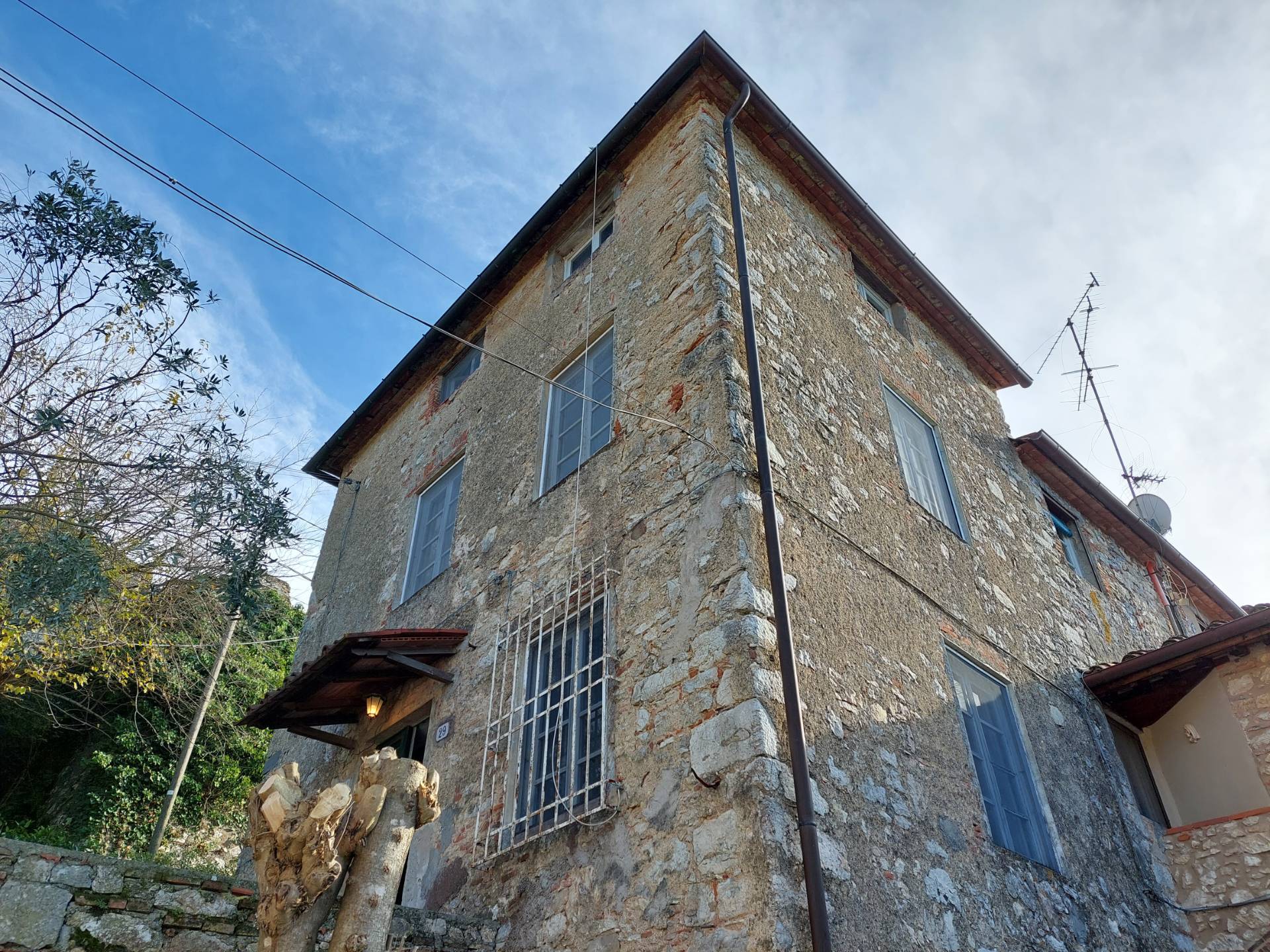 Casa indipendente da ristrutturare, Lucca stabbiano