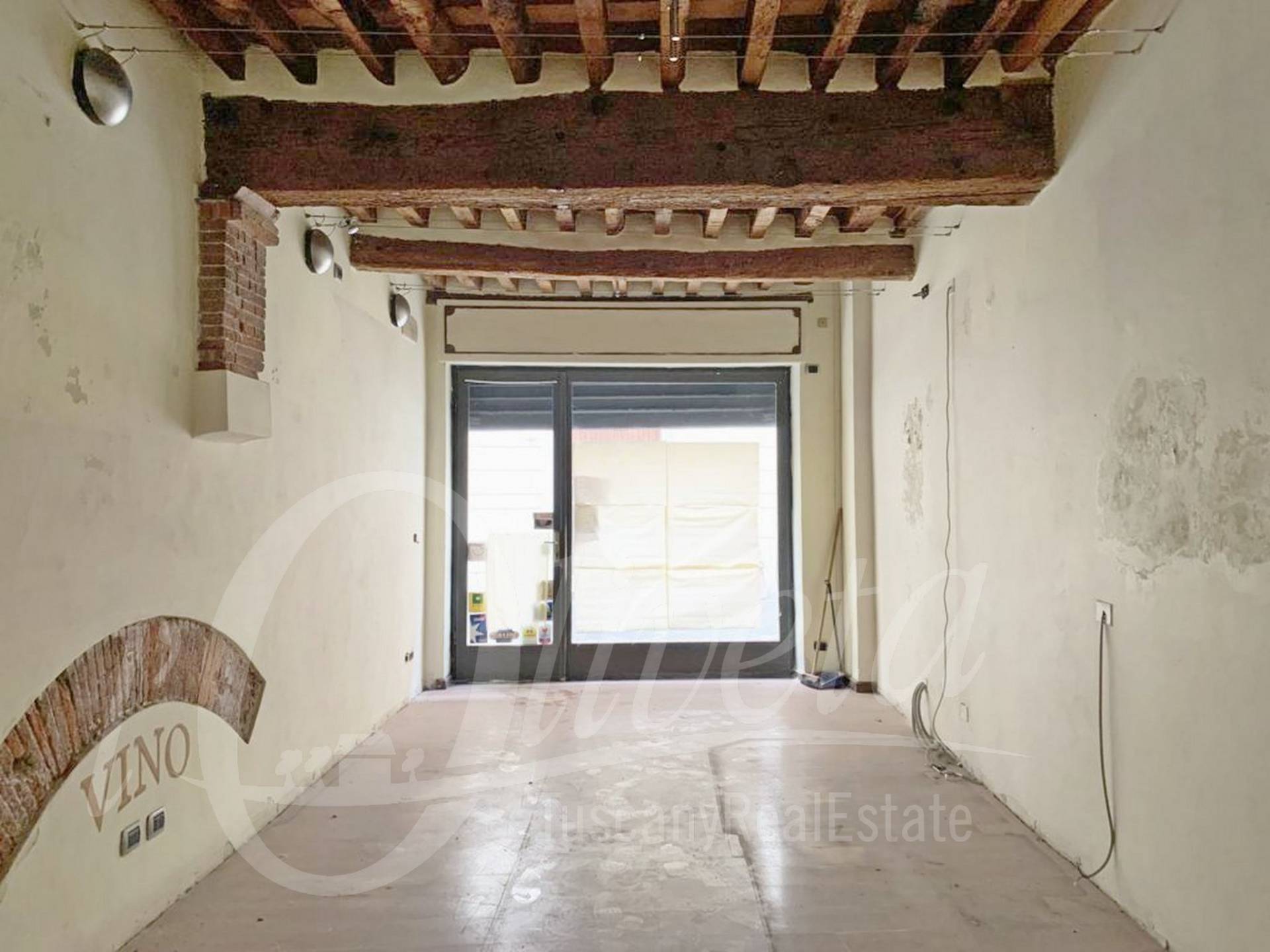 Locale commerciale in vendita a Lucca, Centro storico