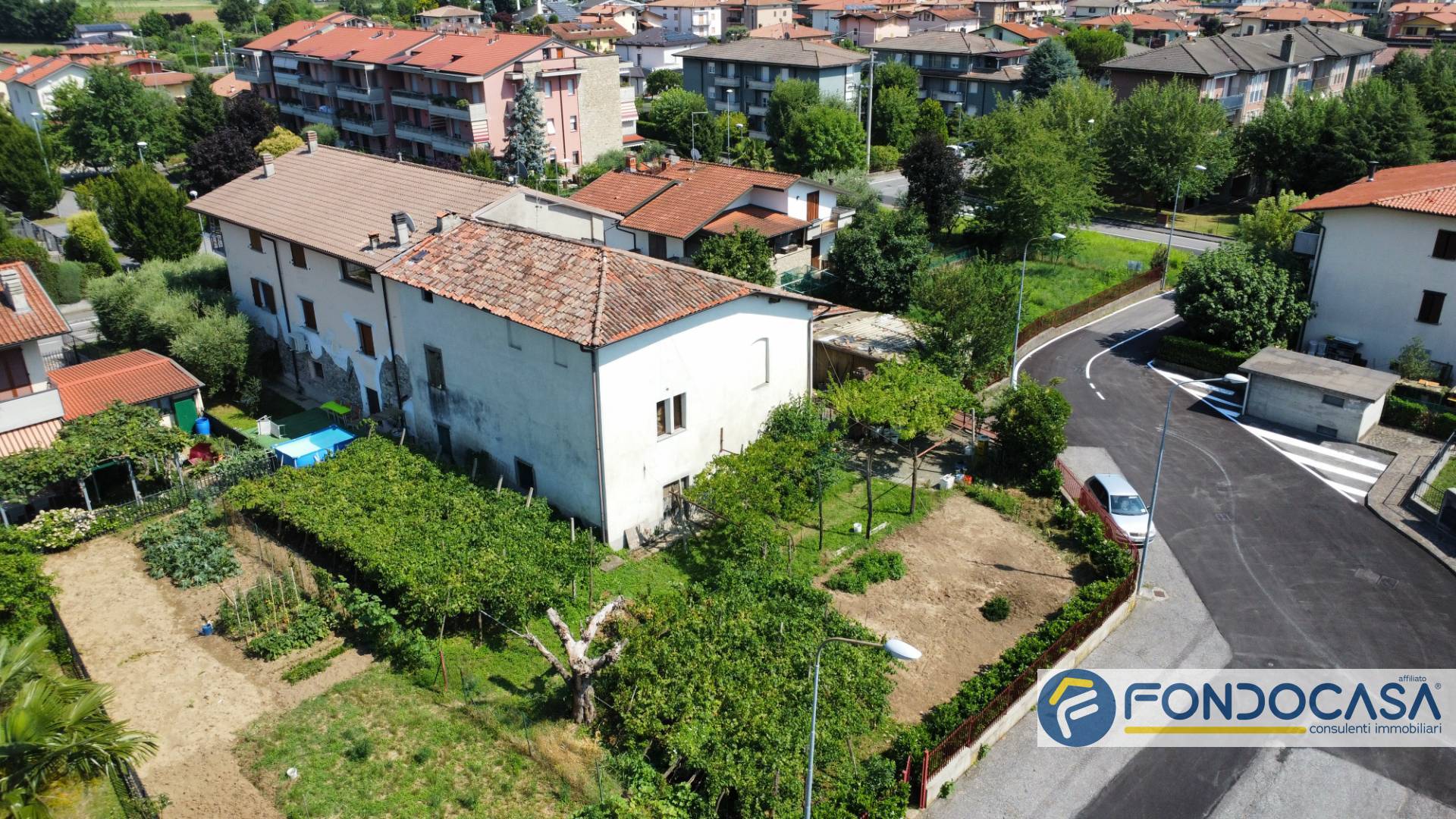 Casale di campagna in vendita a Grumello del Monte