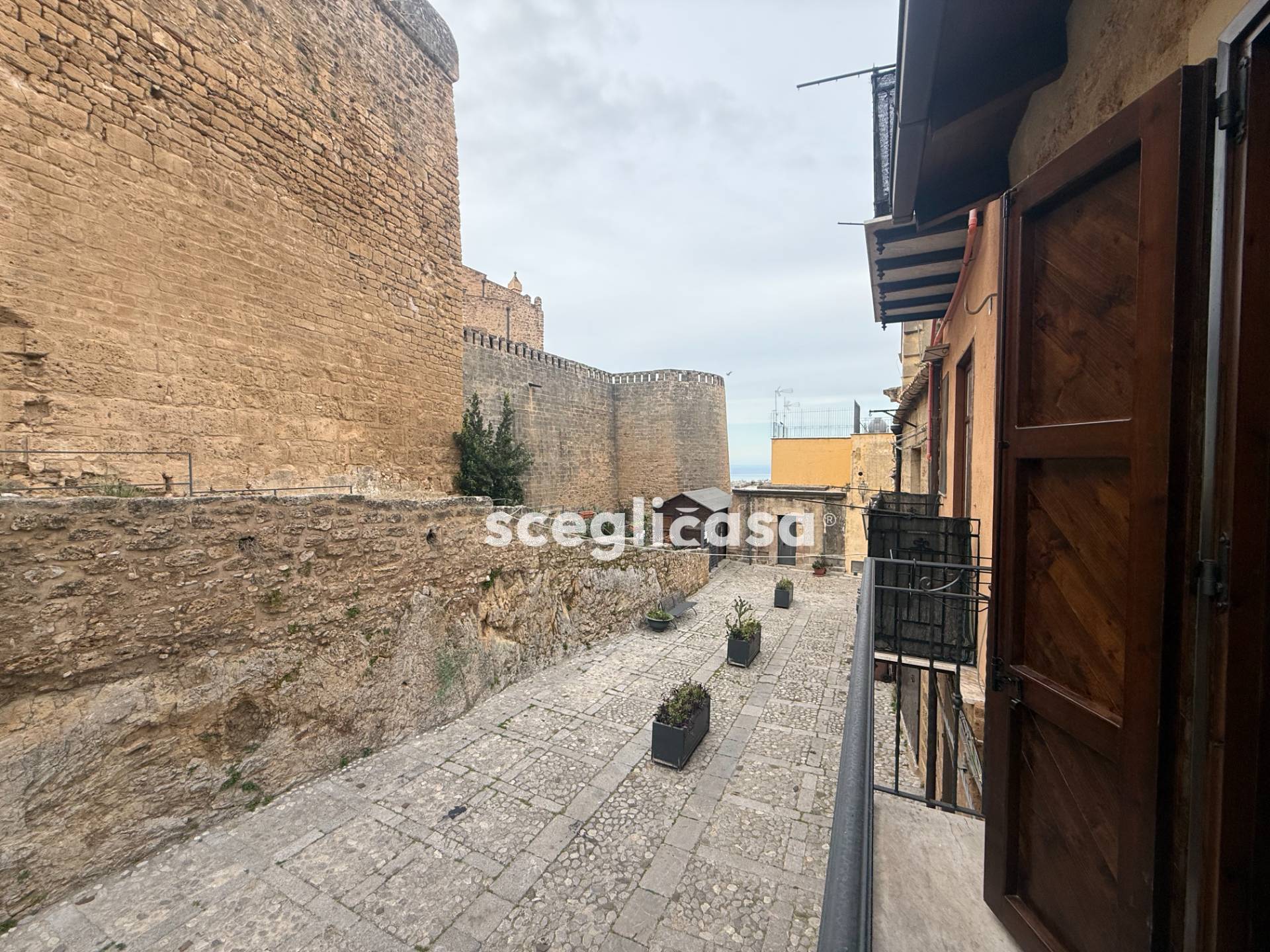 Stabile/Palazzo in vendita a Carini, Centro Storico