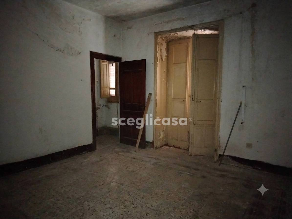 Stabile/Palazzo in vendita a Carini, Centro Storico