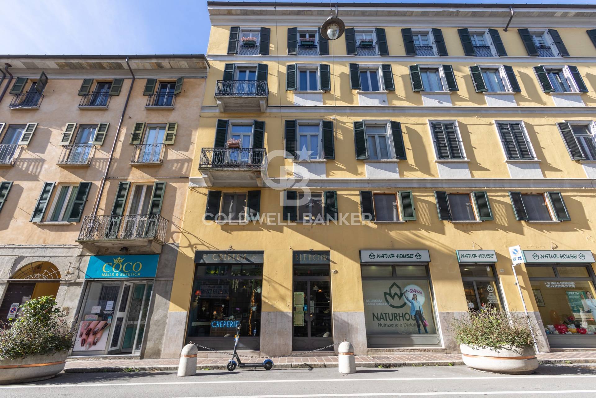 Locale commerciale in vendita a Novara, Centro