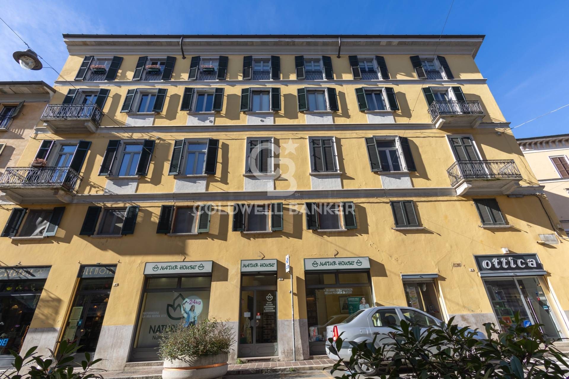 Locale commerciale in vendita a Novara, Centro