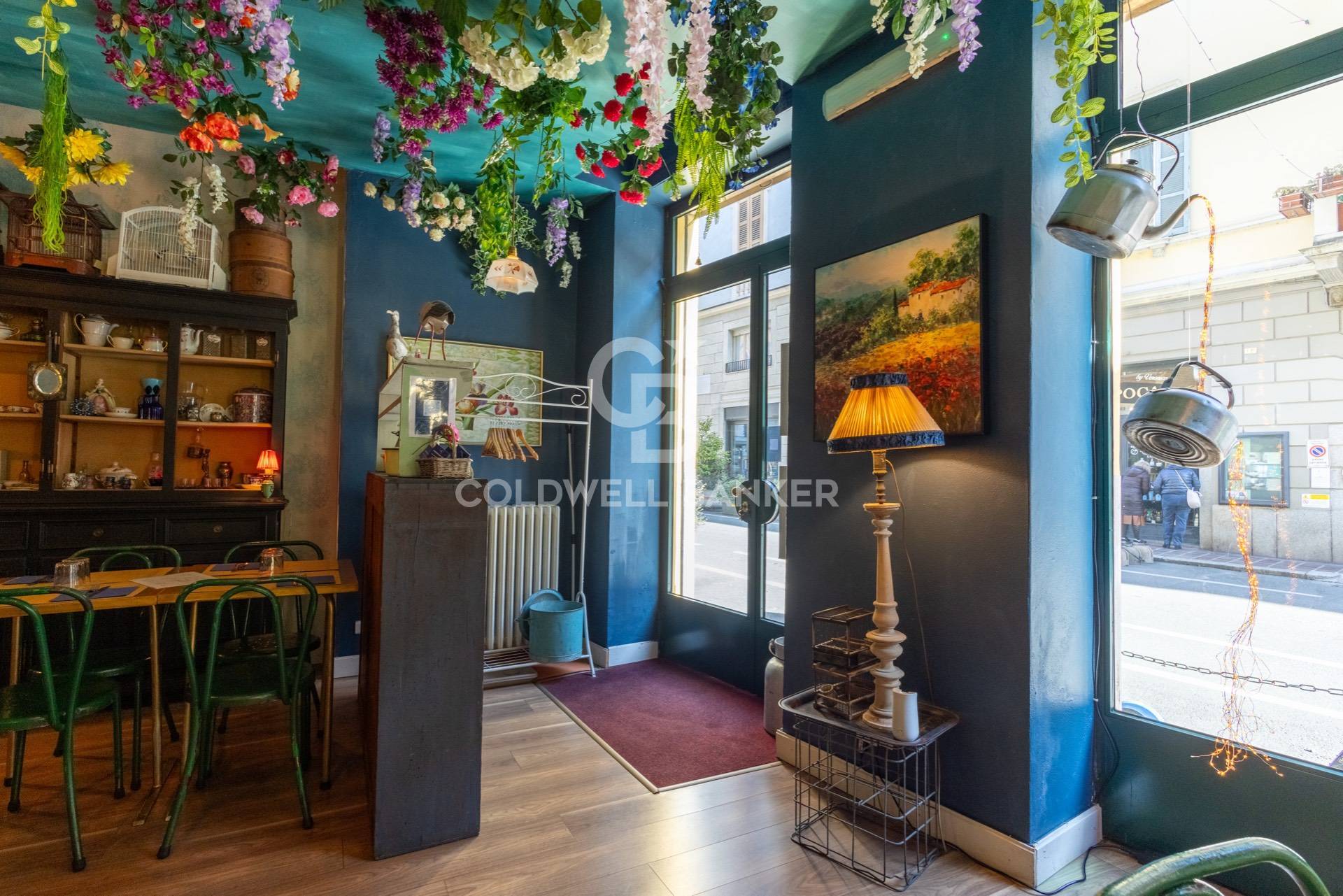 Locale commerciale in vendita a Novara, Centro