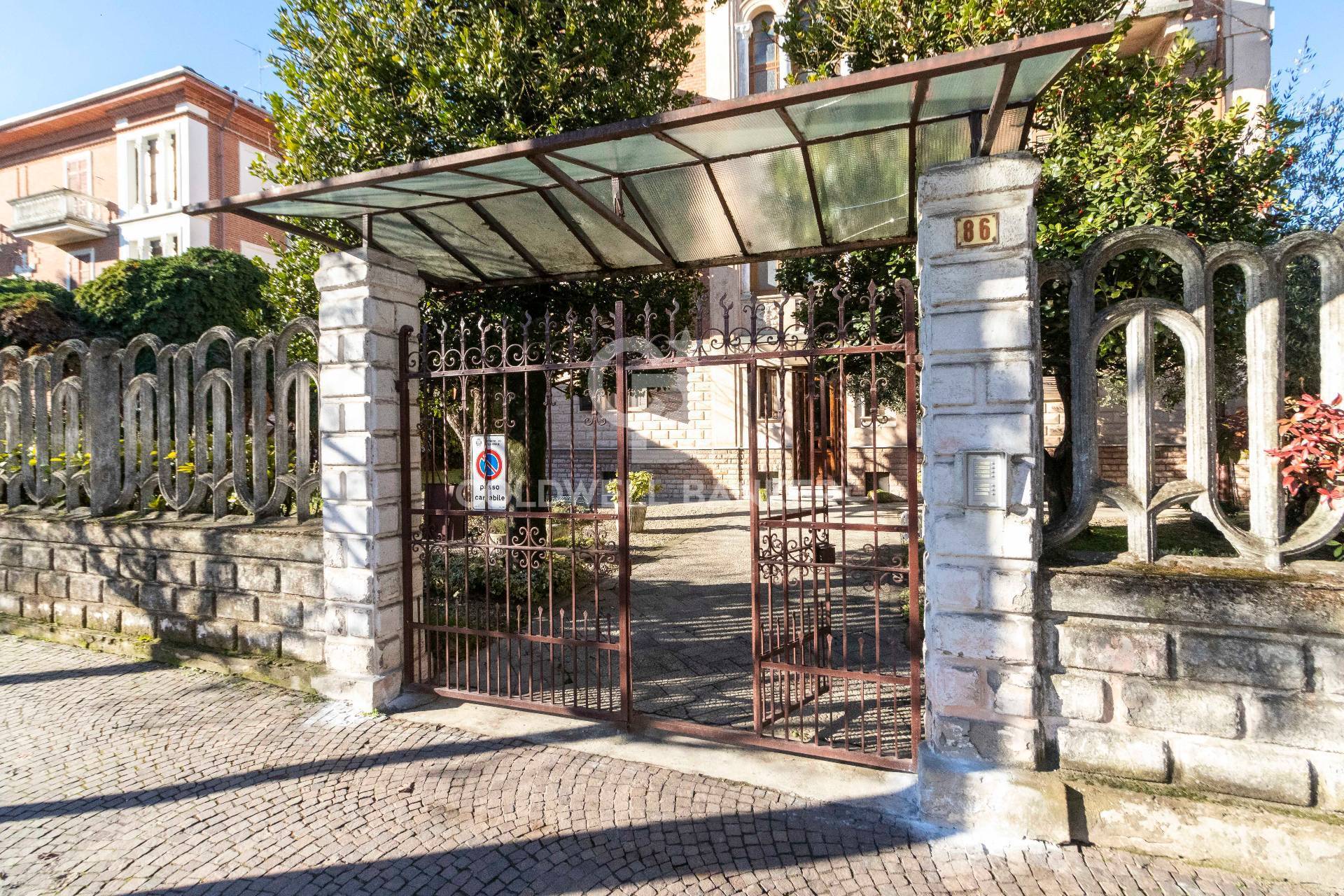 Palazzo in vendita a Valenza