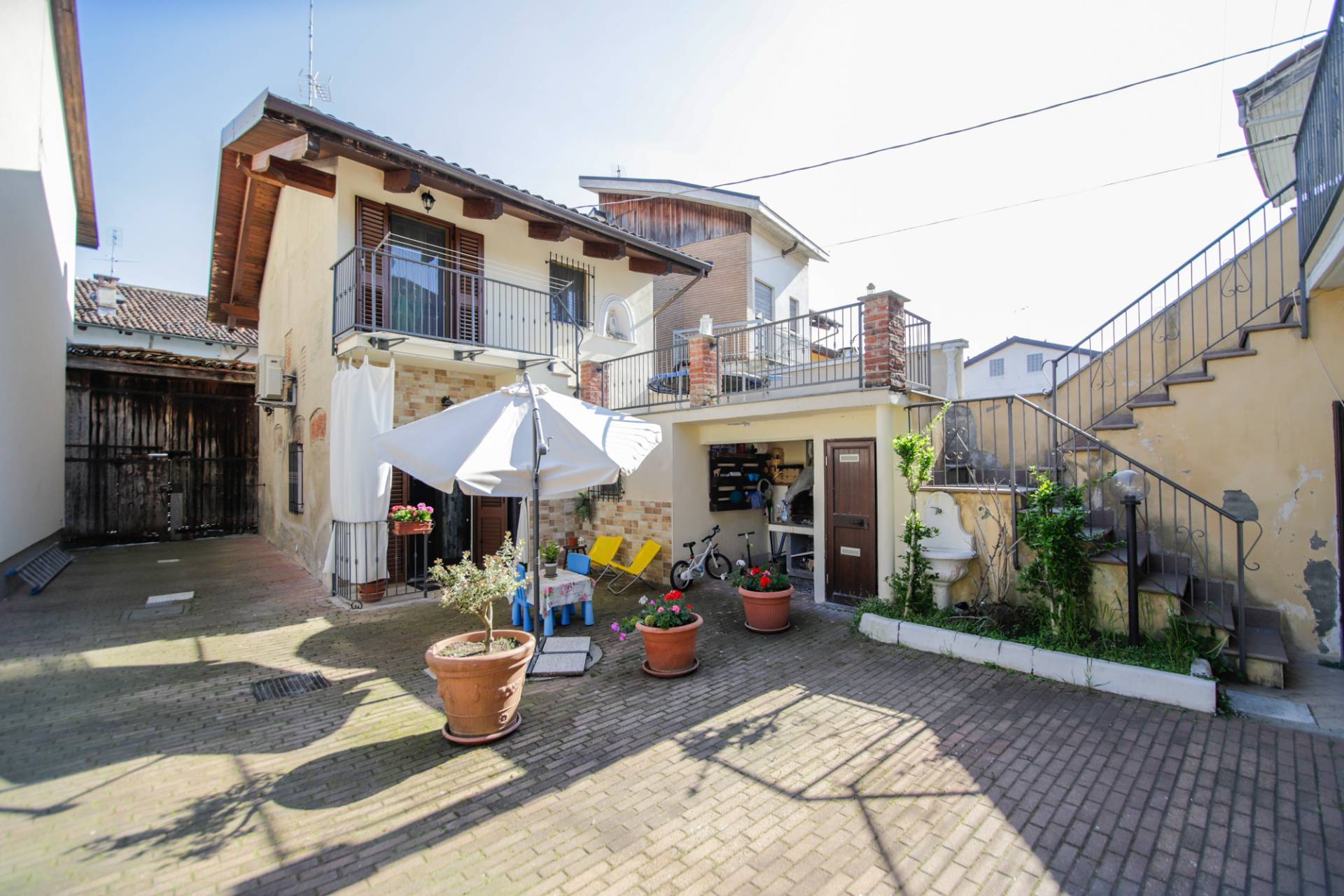 Casa semindipendente in vendita a Montanaro, Montanaro